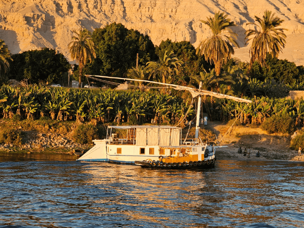 Passing through Esna's lock